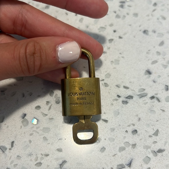 Louis Vuitton Lock & key - Picture 4 of 4